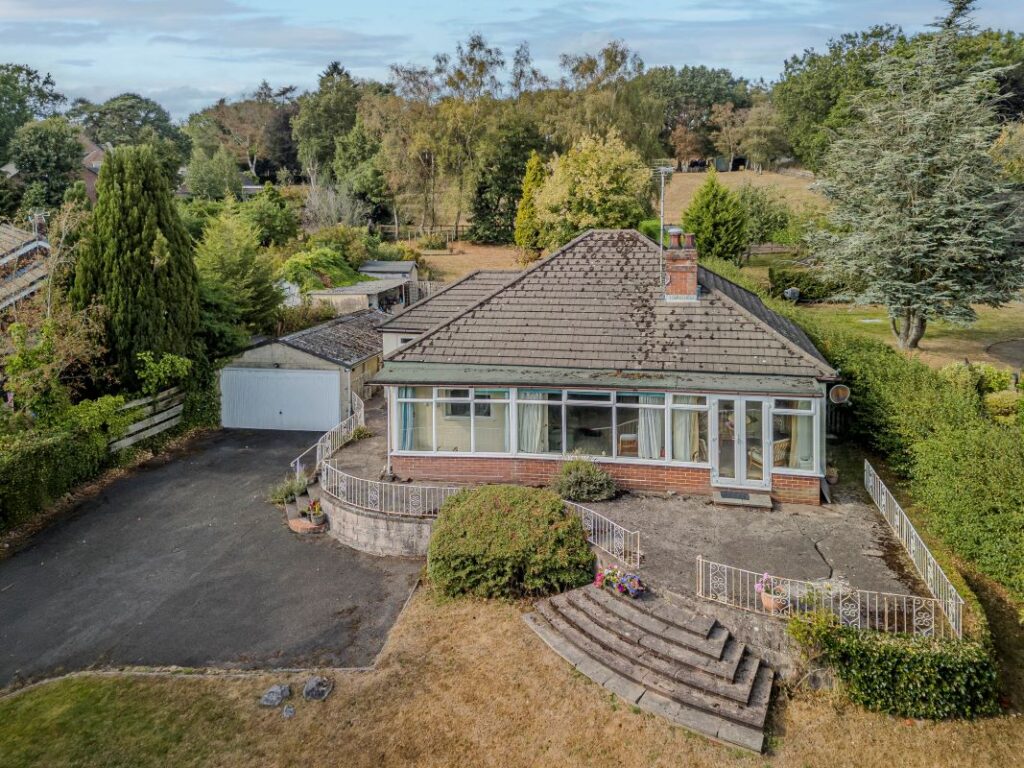 Winnothdale, Tean, ST10