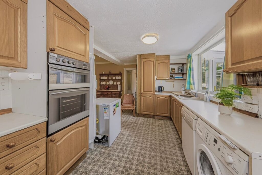 Winnothdale, Tean, ST10