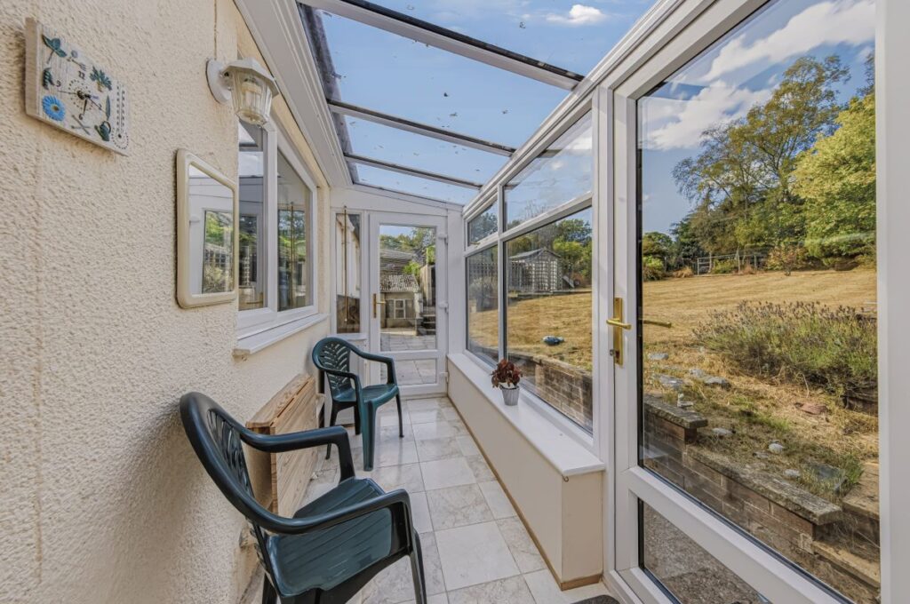 Winnothdale, Tean, ST10