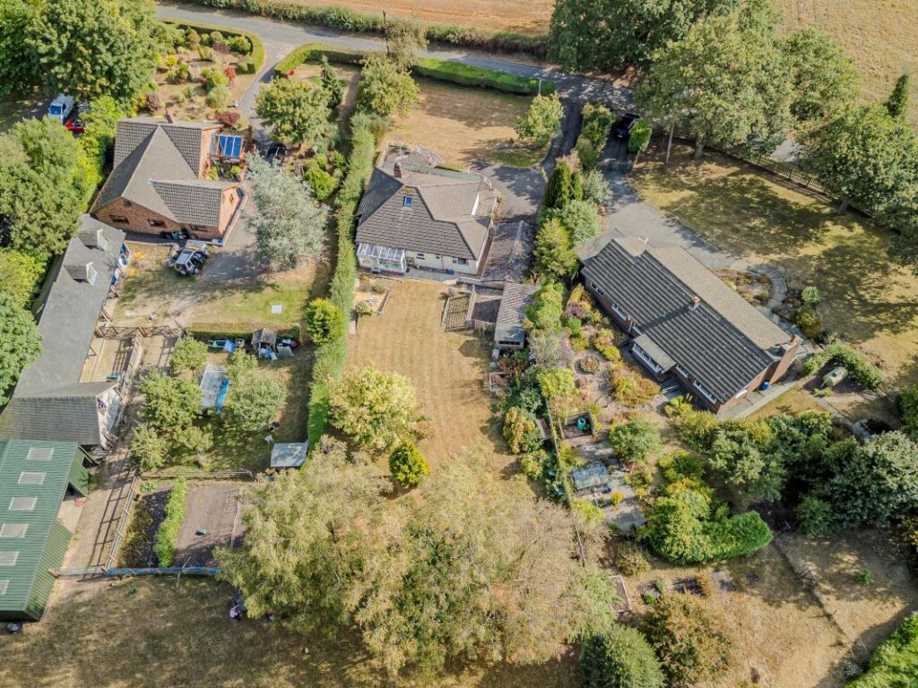Winnothdale, Tean, ST10