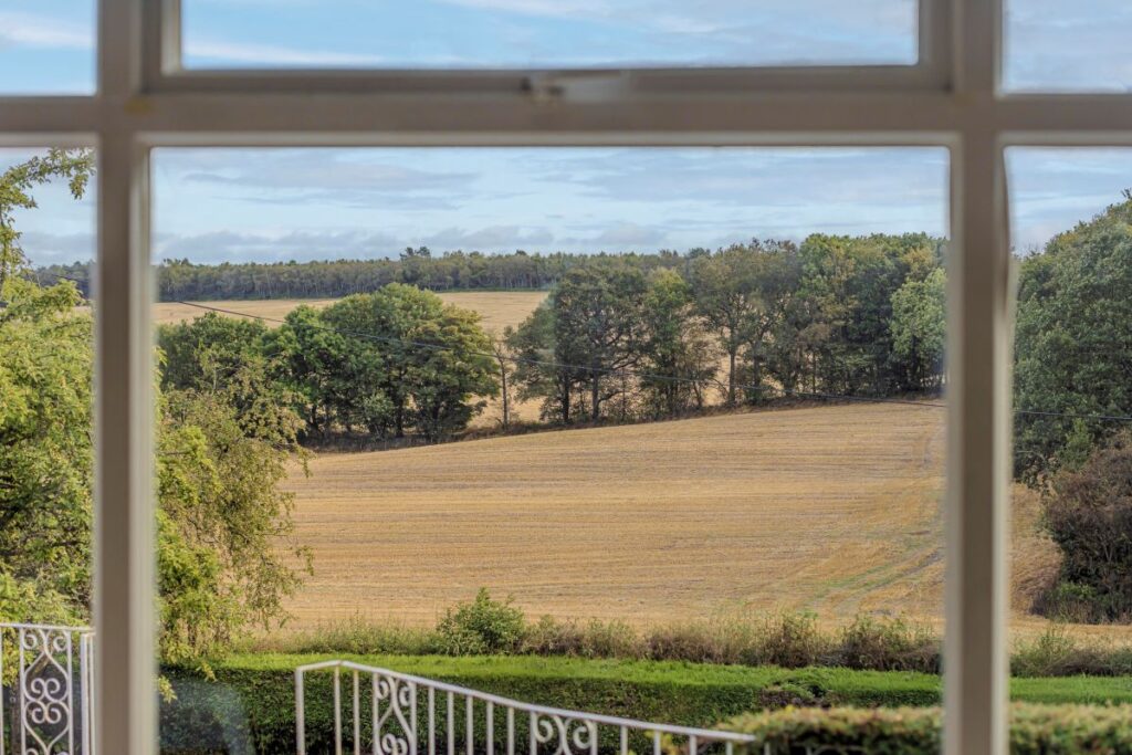 Winnothdale, Tean, ST10