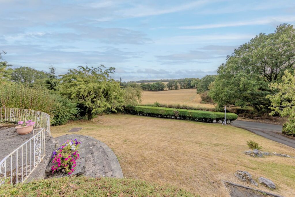 Winnothdale, Tean, ST10