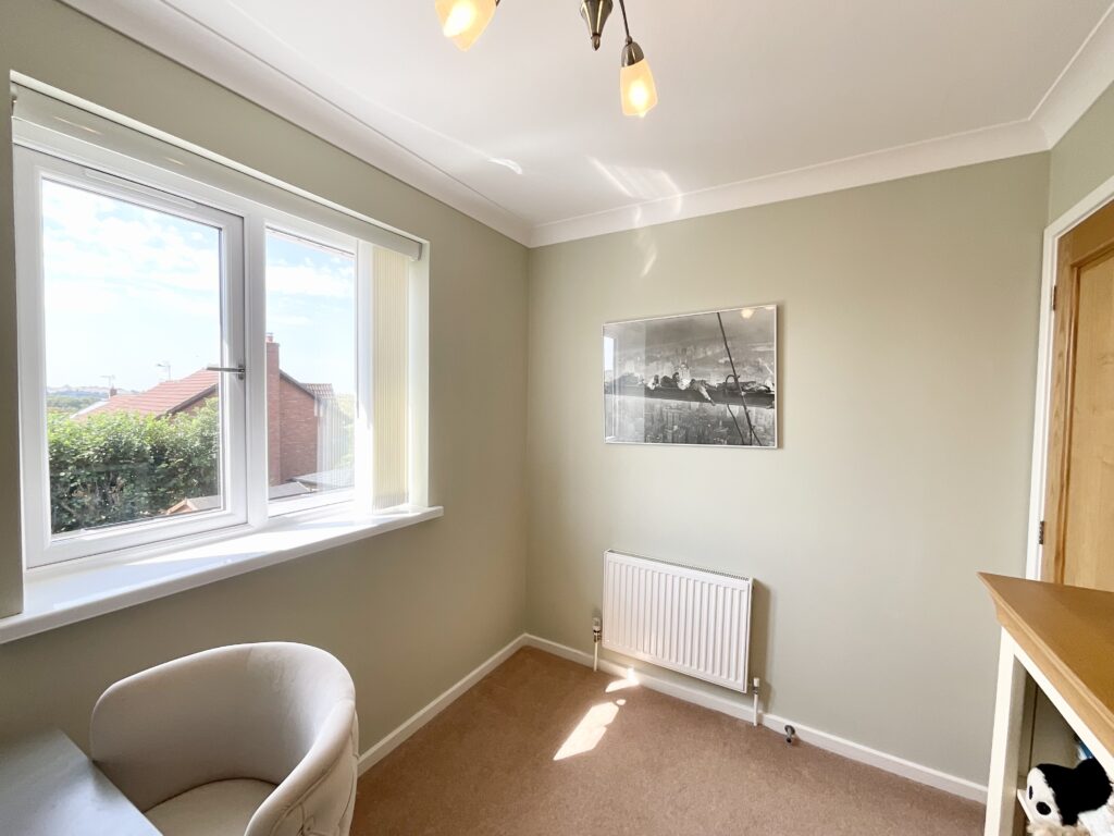 Saddler Avenue, Stone, ST15