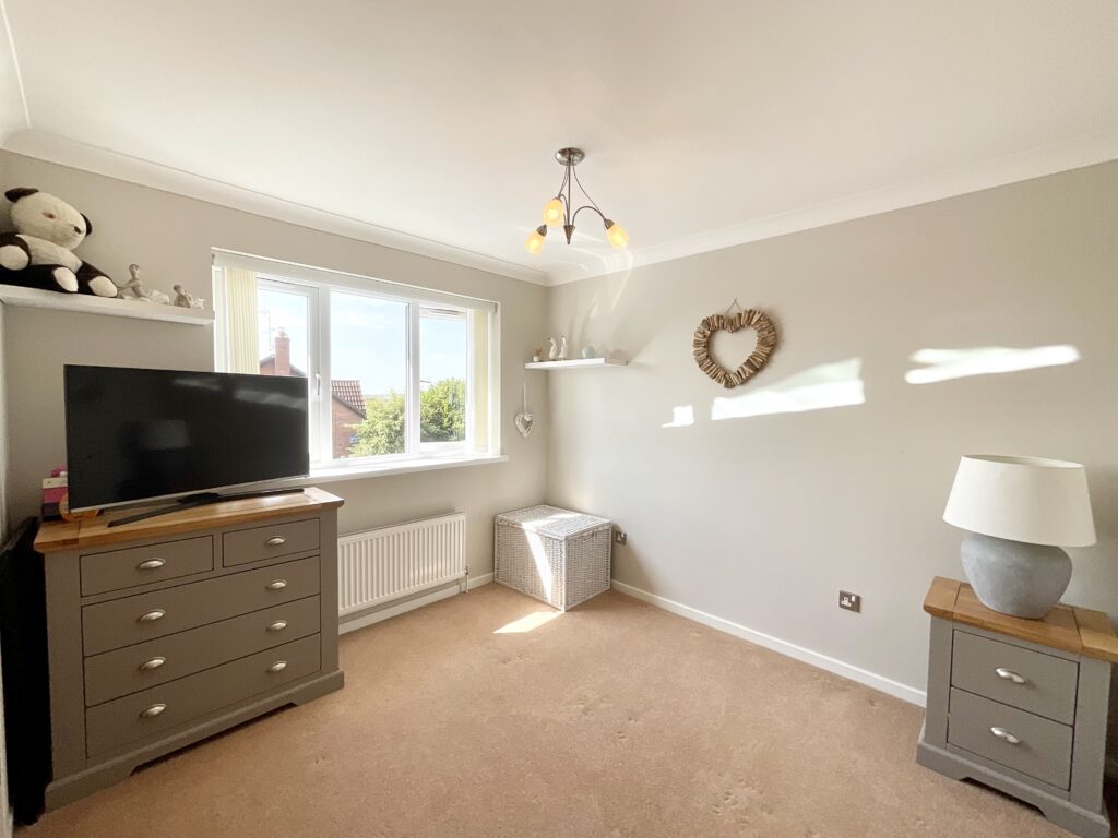 Saddler Avenue, Stone, ST15