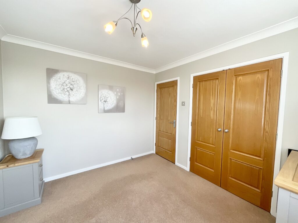 Saddler Avenue, Stone, ST15