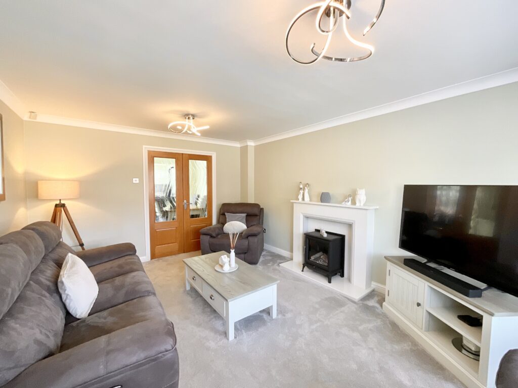 Saddler Avenue, Stone, ST15