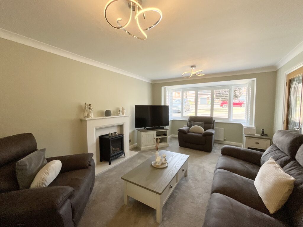 Saddler Avenue, Stone, ST15