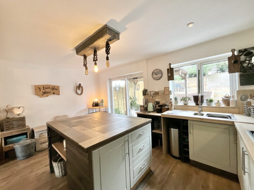 Barnfield Road, Tean, ST10
