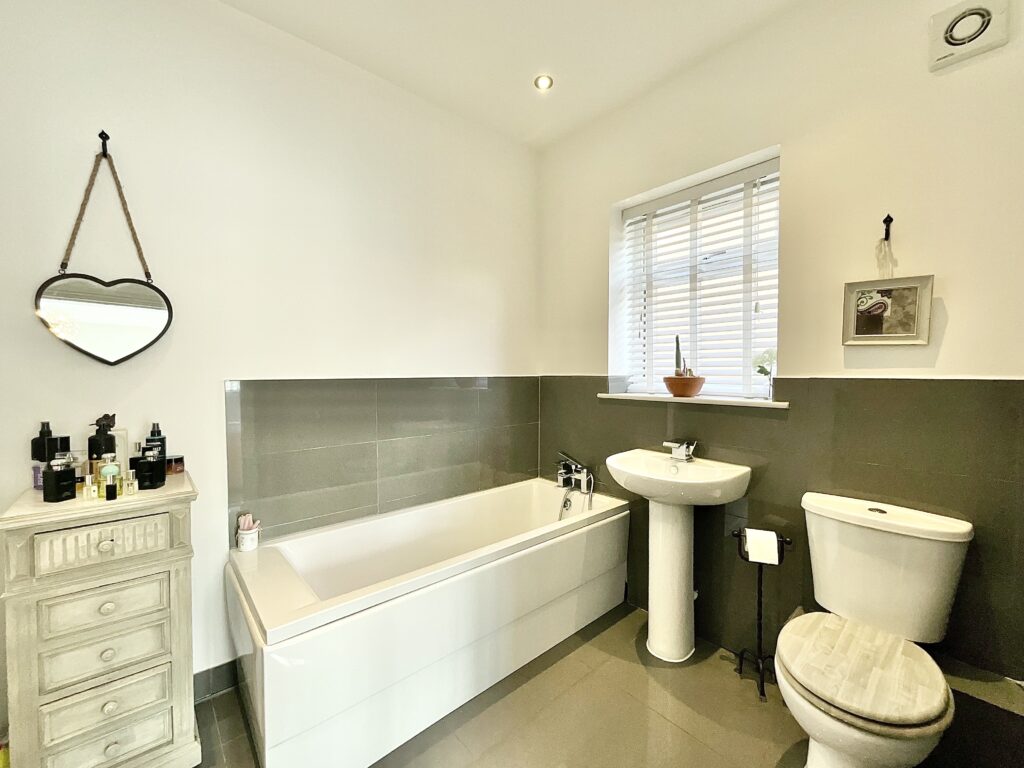 Moss Close, Dilhorne, ST10