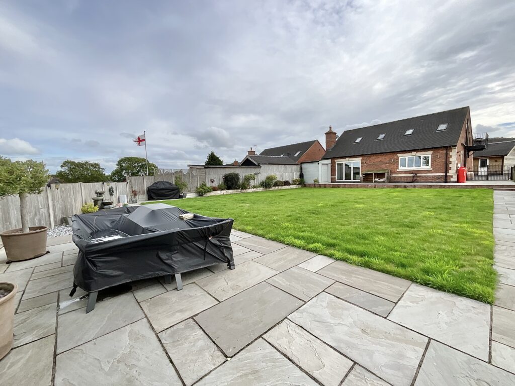 Moss Close, Dilhorne, ST10