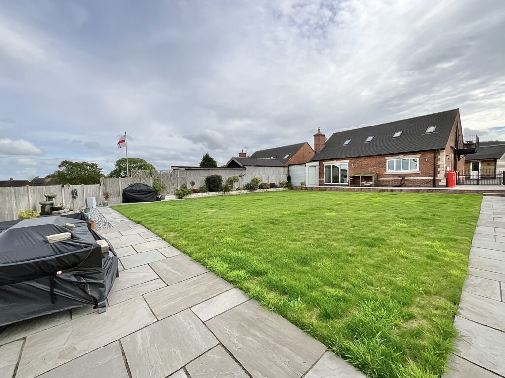 Moss Close, Dilhorne, ST10