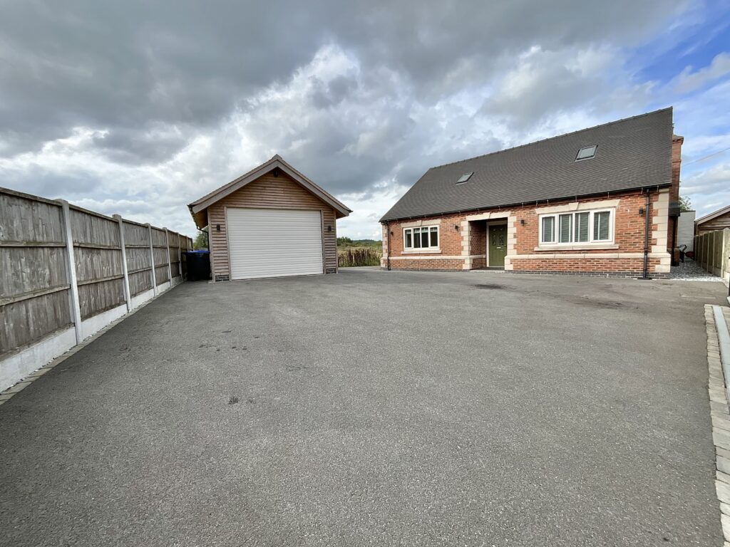 Moss Close, Dilhorne, ST10