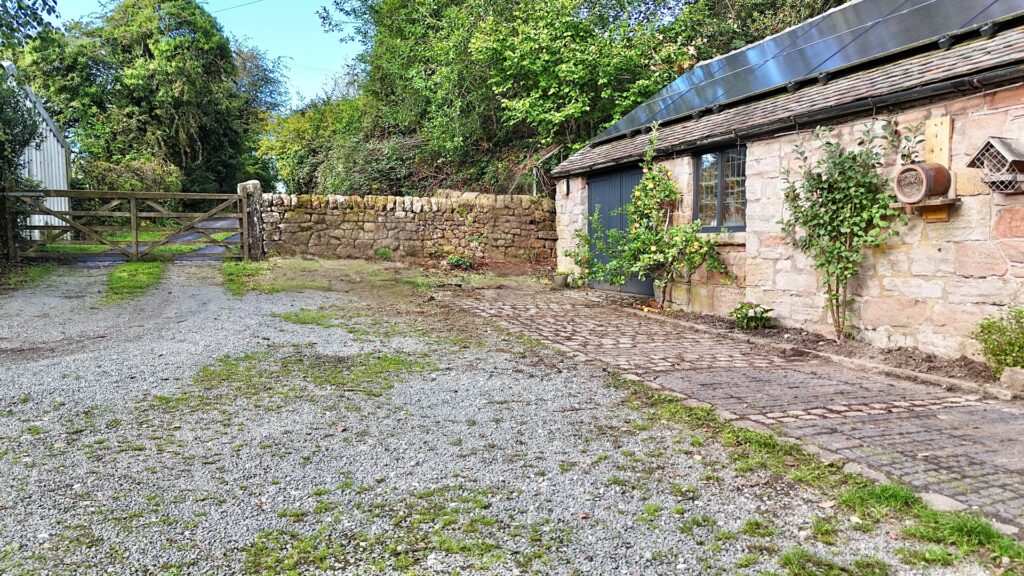 Foxt Road, Foxt, ST10