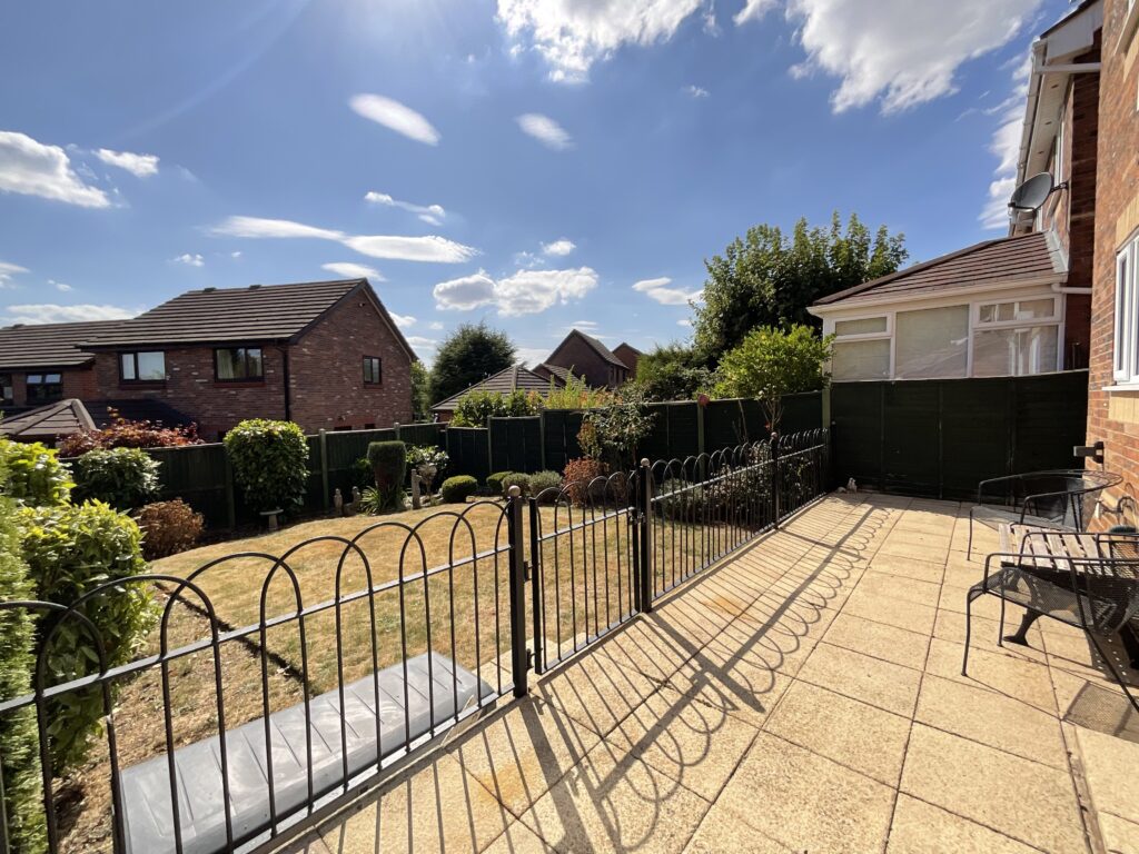 Mercer Avenue, Stone, ST15