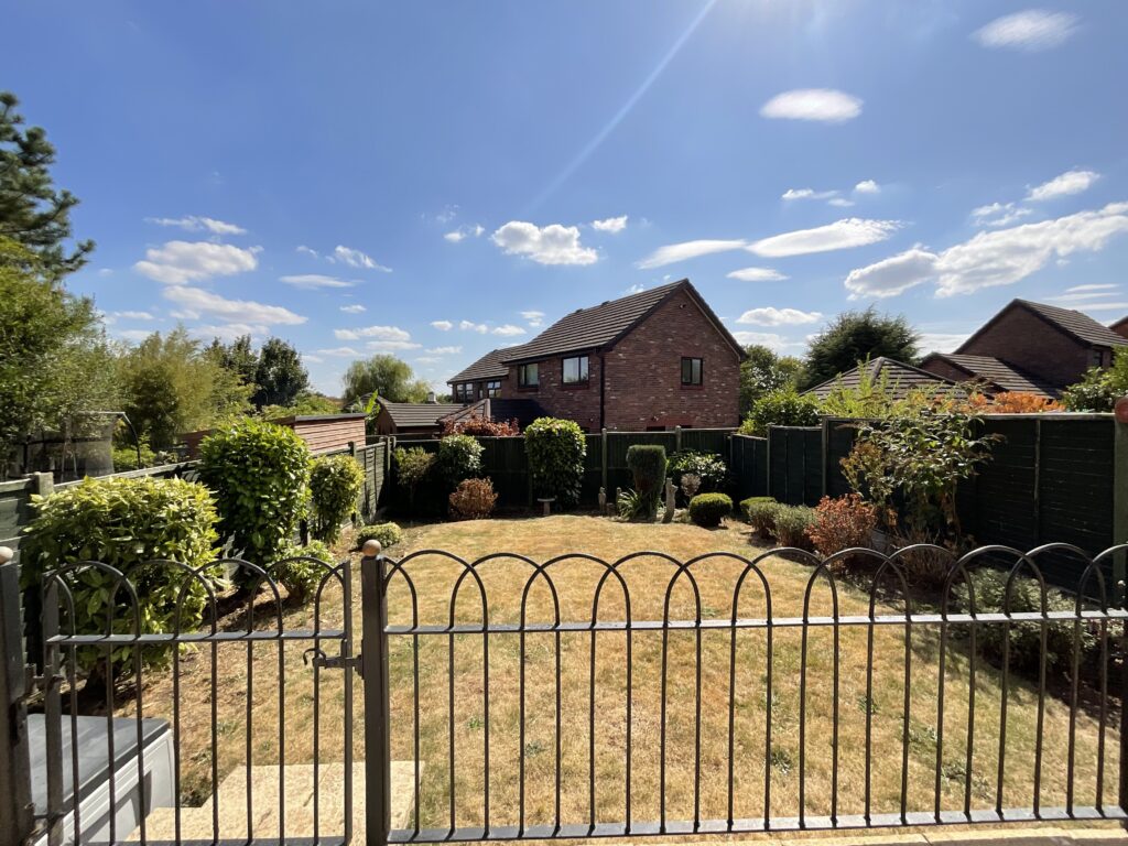 Mercer Avenue, Stone, ST15