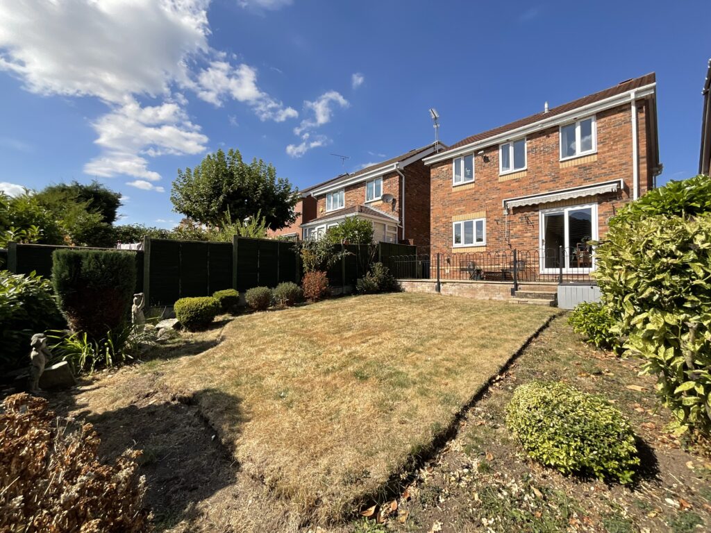 Mercer Avenue, Stone, ST15