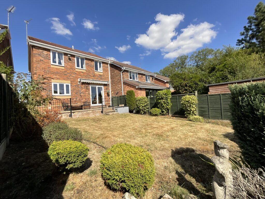 Mercer Avenue, Stone, ST15