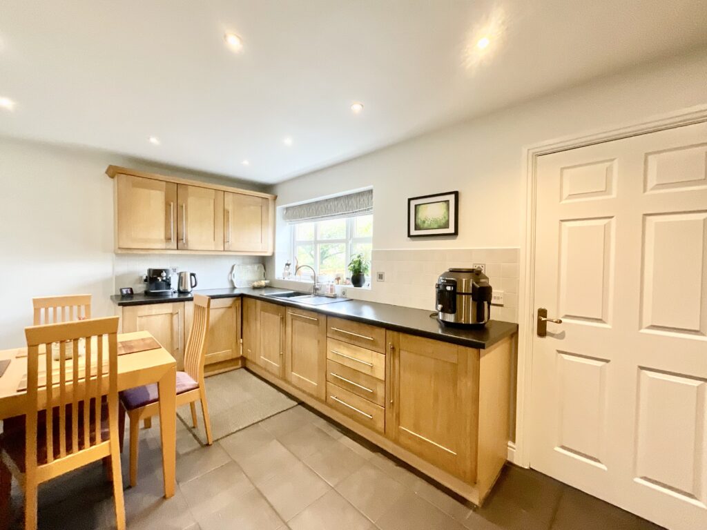 Leadendale Lane, Rough Close, ST3