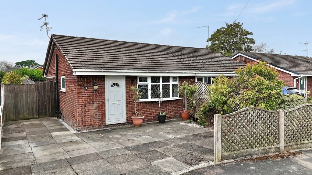 Kempton Grove, Cheadle, ST10