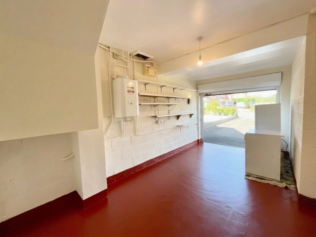 Mercer Avenue, Stone, ST15