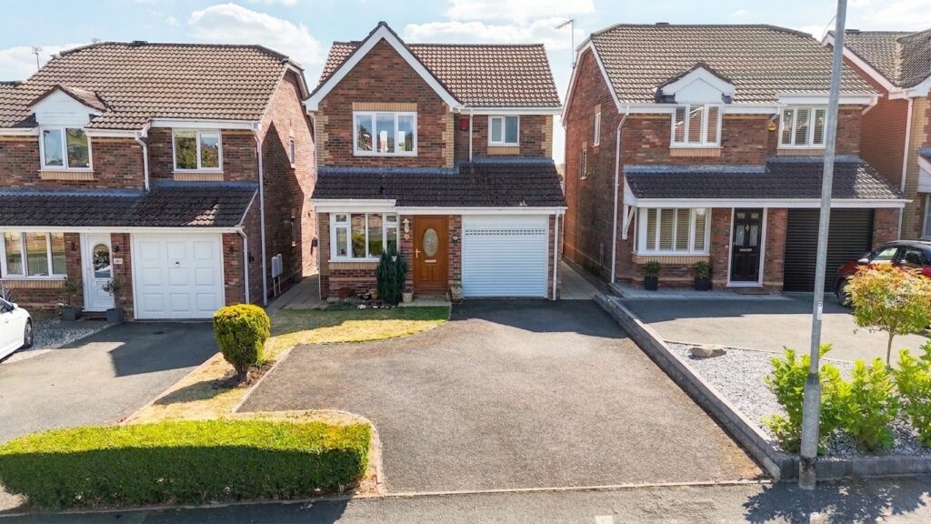 Mercer Avenue, Stone, ST15