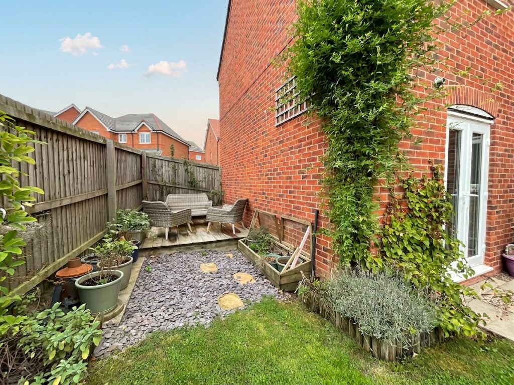 Myatt Avenue, Stone, ST15