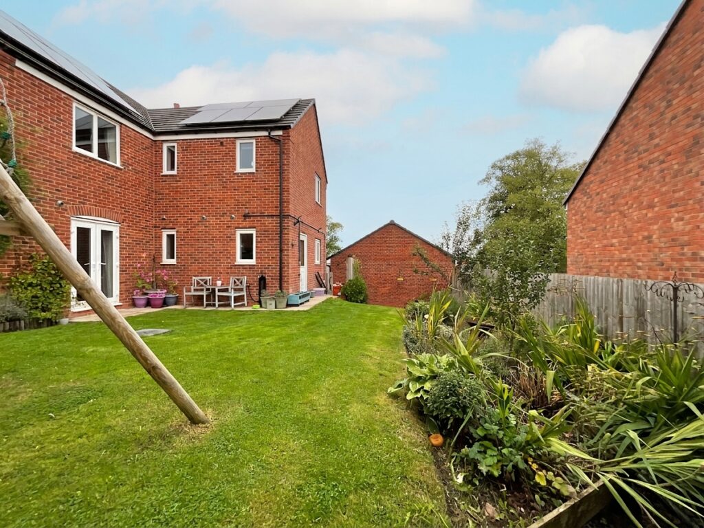 Myatt Avenue, Stone, ST15