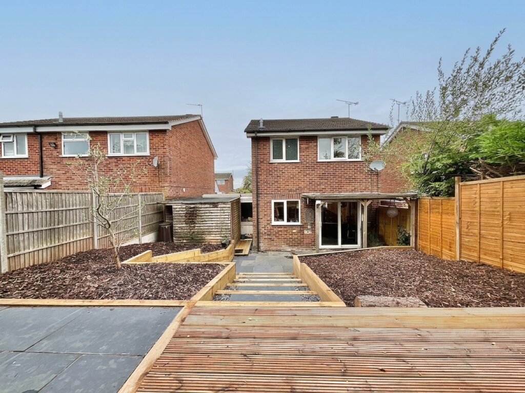 Barnfield Road, Tean, ST10