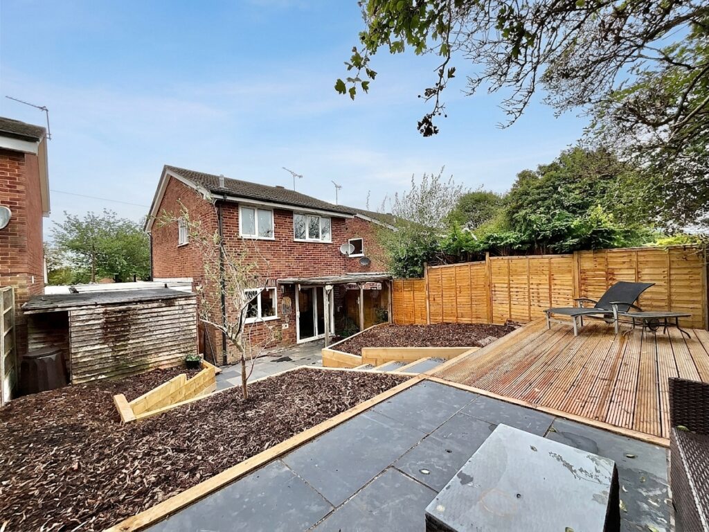 Barnfield Road, Tean, ST10