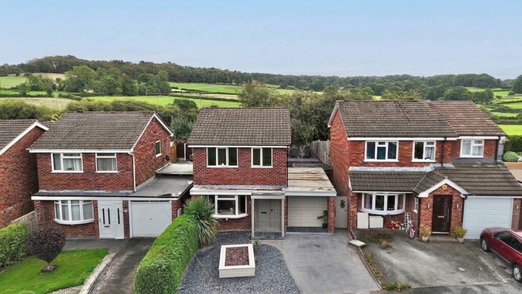 Barnfield Road, Tean, ST10