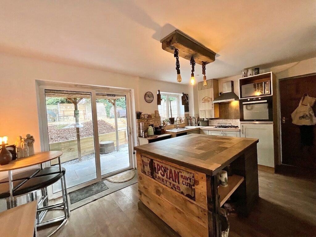 Barnfield Road, Tean, ST10