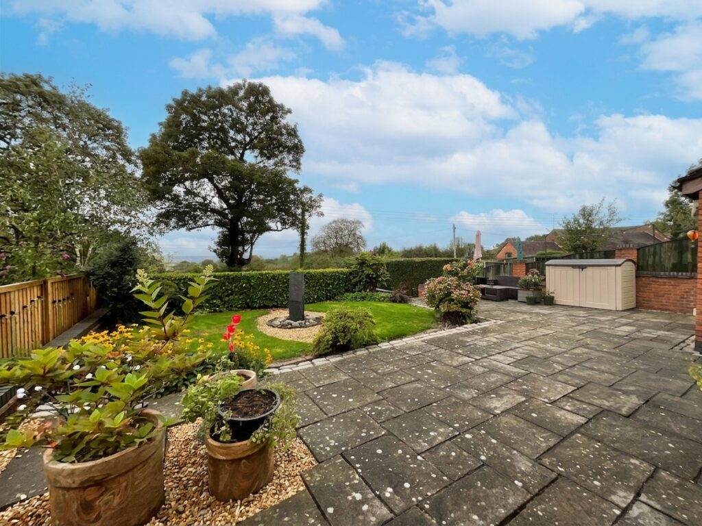 Leadendale Lane, Rough Close, ST3