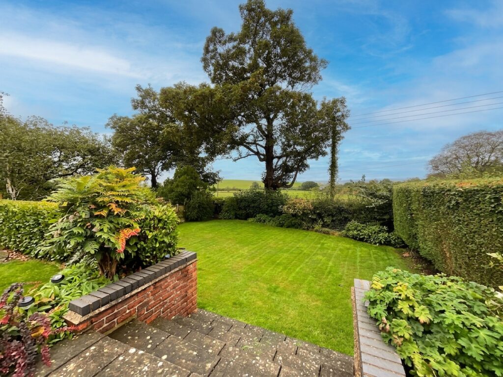 Leadendale Lane, Rough Close, ST3