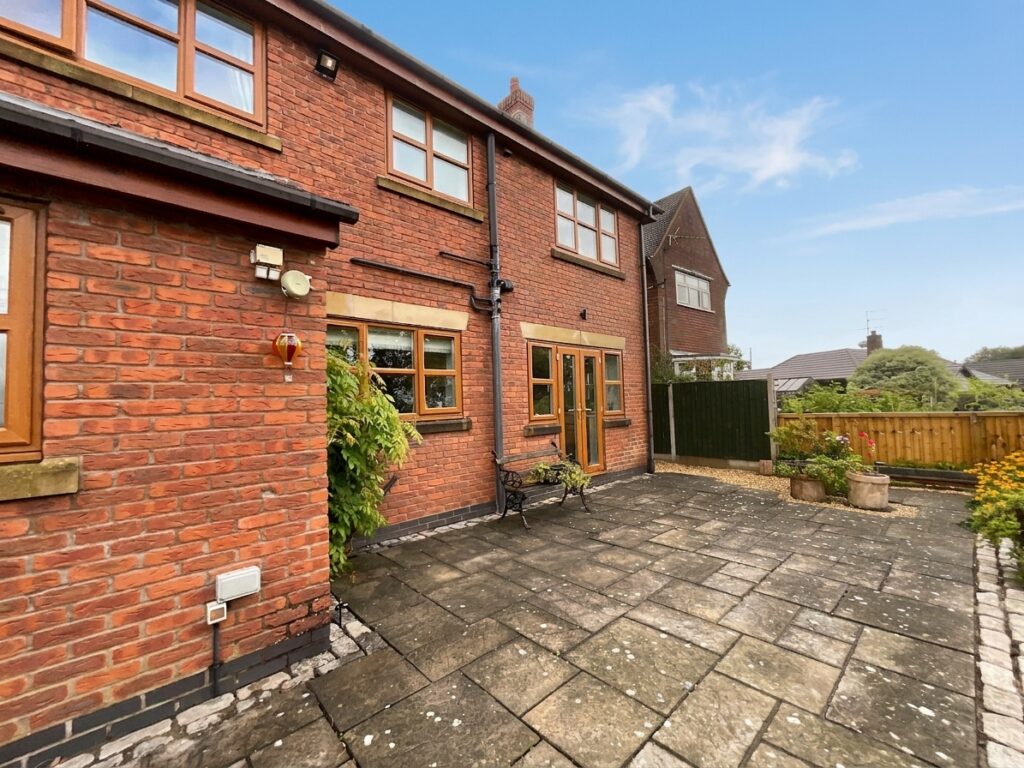 Leadendale Lane, Rough Close, ST3