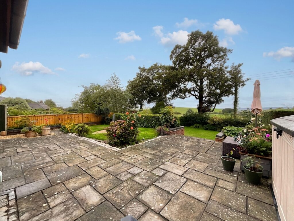Leadendale Lane, Rough Close, ST3