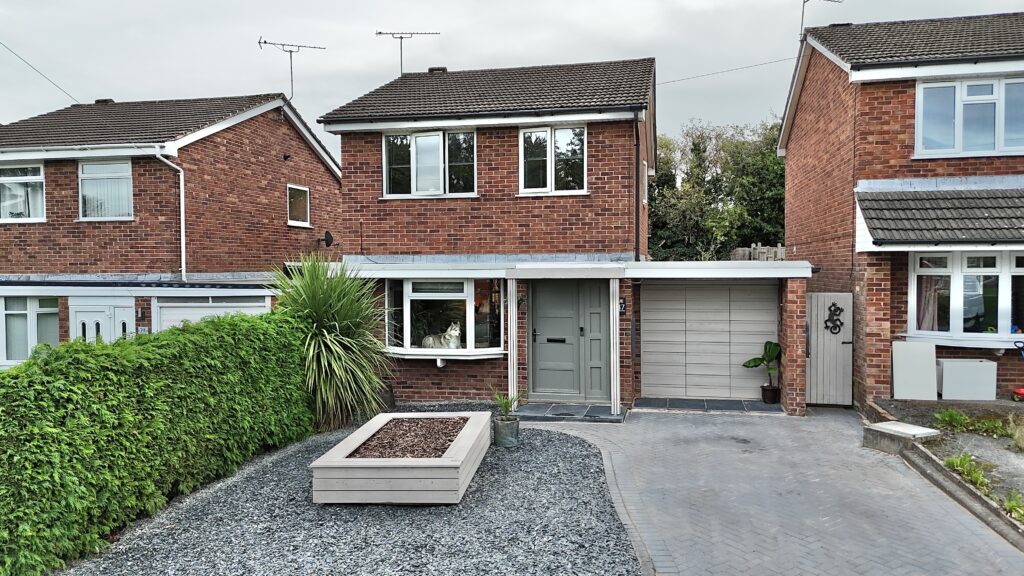 Barnfield Road, Tean, ST10