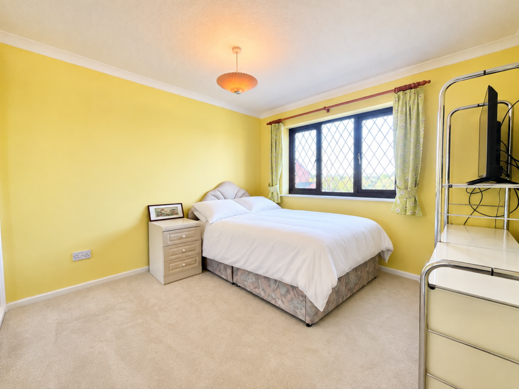 Melrose Avenue, Stone, ST15