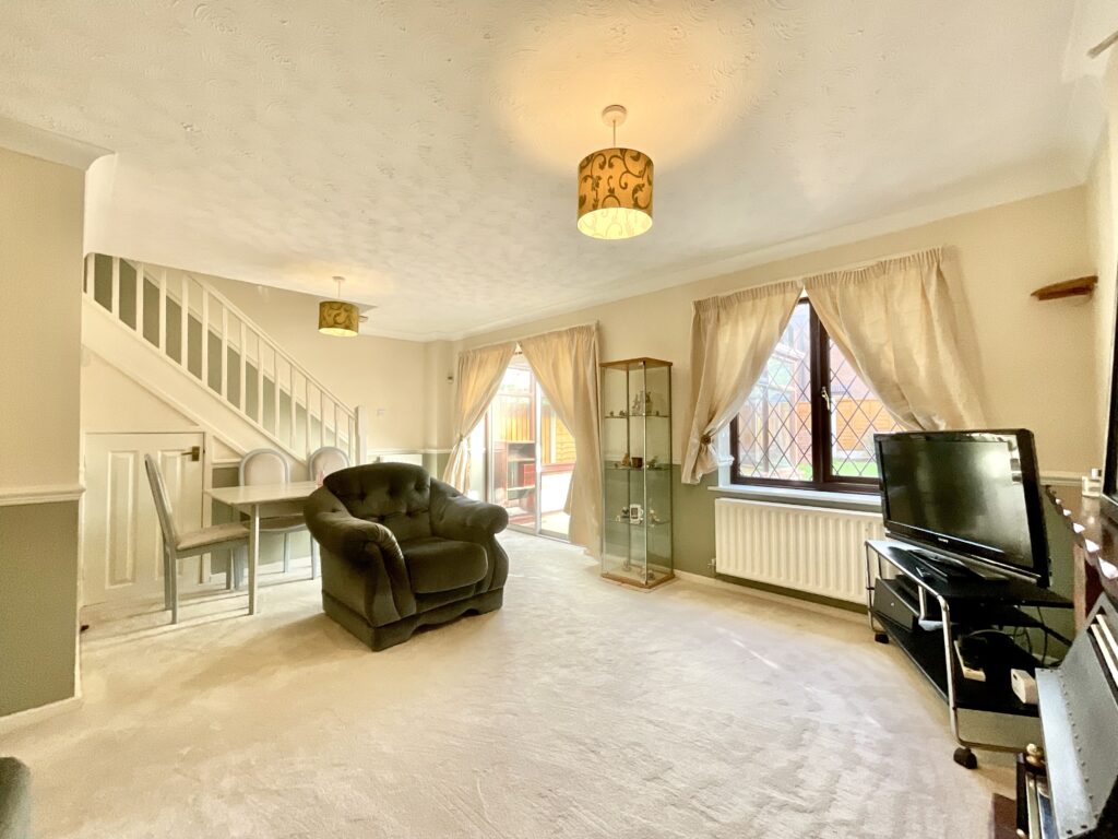 Melrose Avenue, Stone, ST15