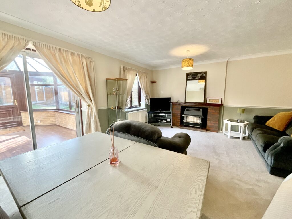 Melrose Avenue, Stone, ST15