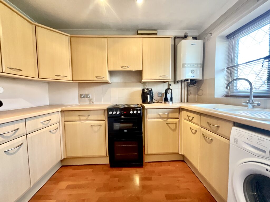 Melrose Avenue, Stone, ST15