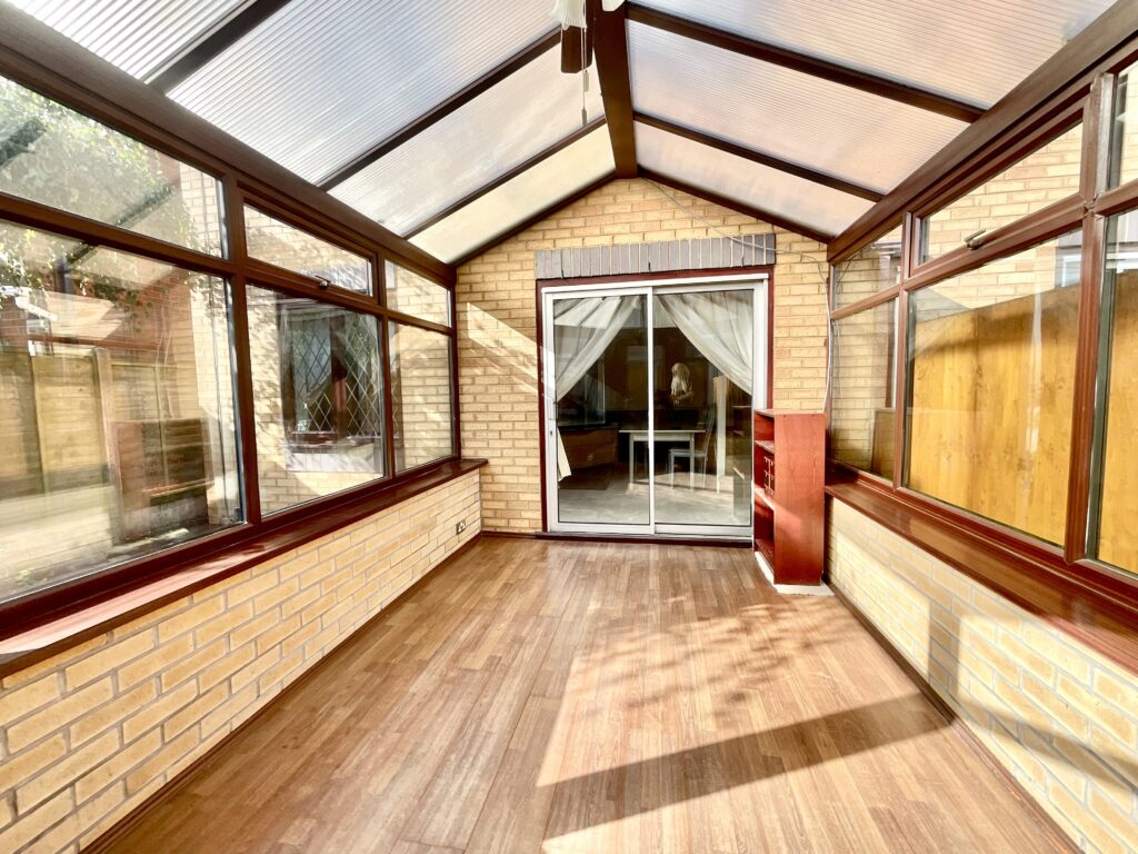 Melrose Avenue, Stone, ST15