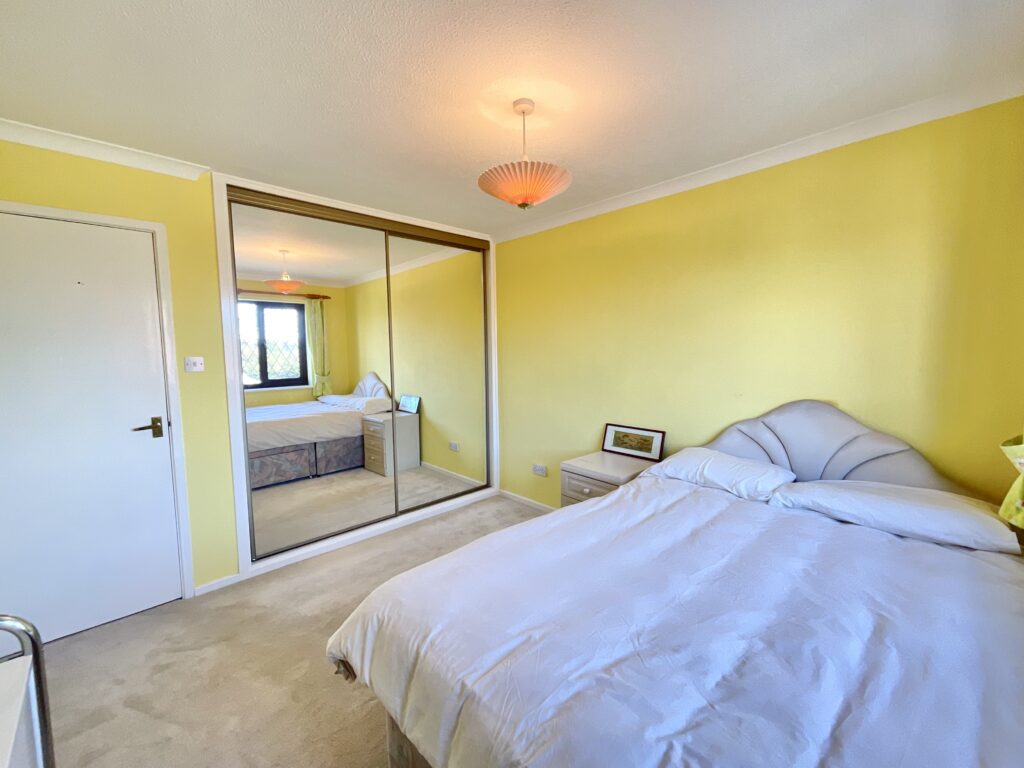 Melrose Avenue, Stone, ST15
