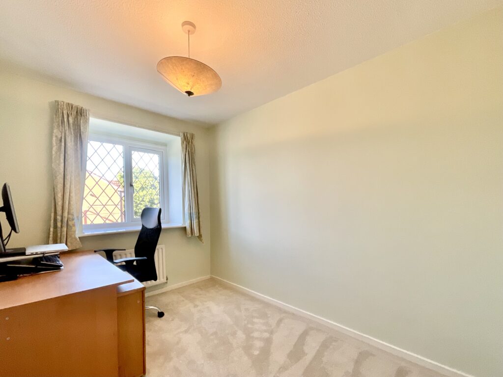 Melrose Avenue, Stone, ST15