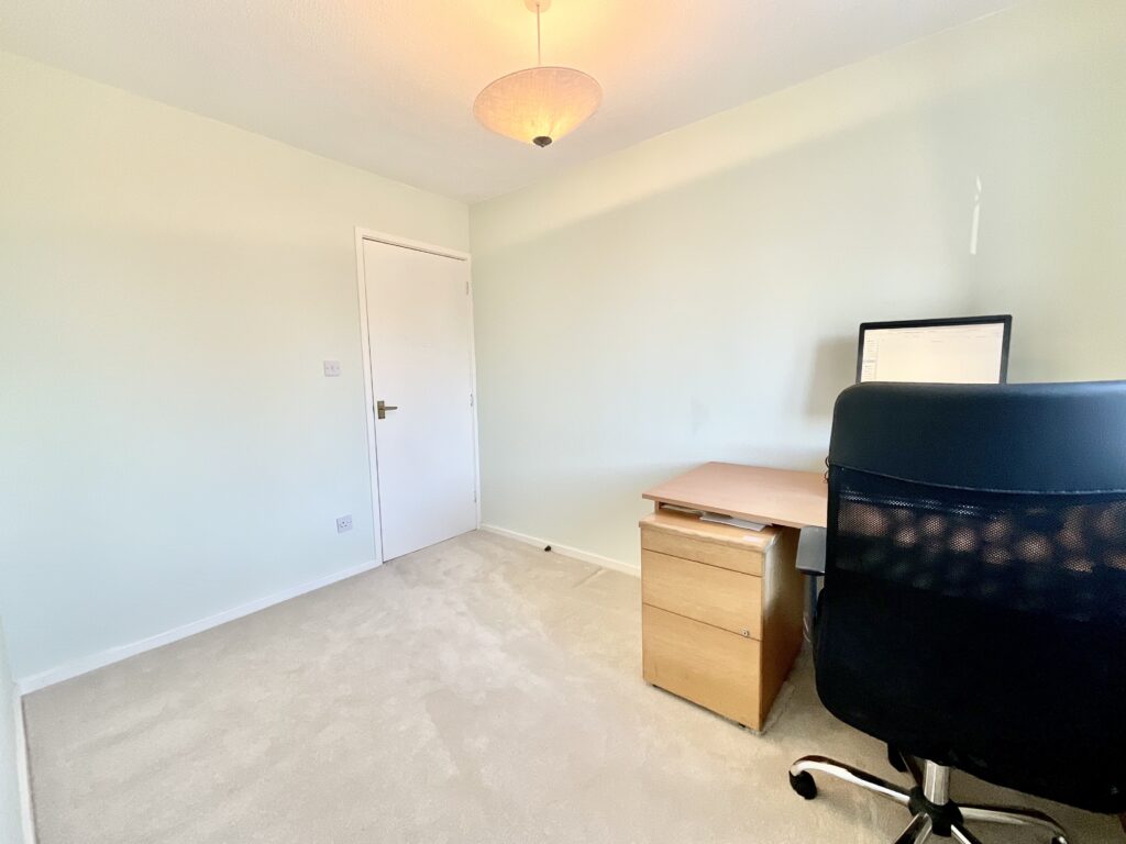 Melrose Avenue, Stone, ST15