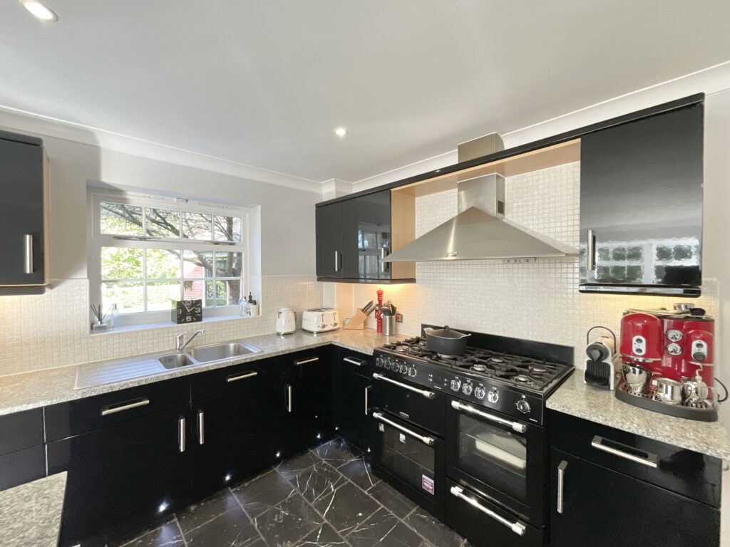Kingswood Avenue, Weston, CW2