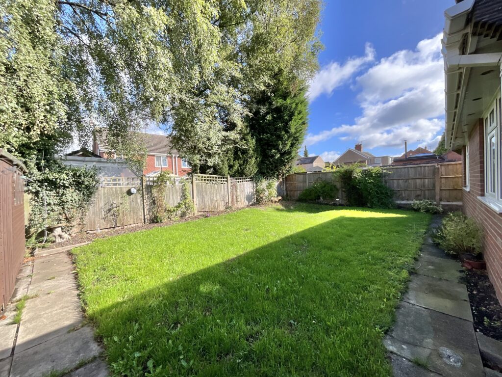 Elm Drive, Cheadle, ST10