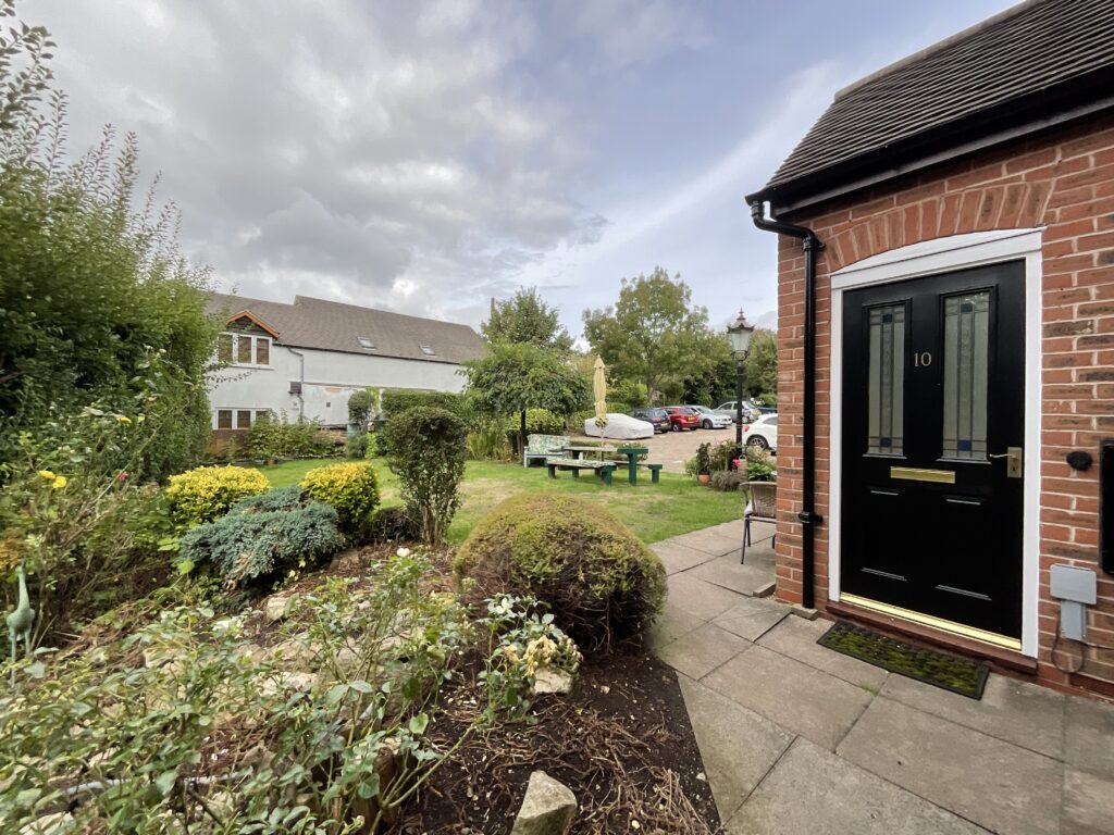 Millers Gate, Stone, ST15