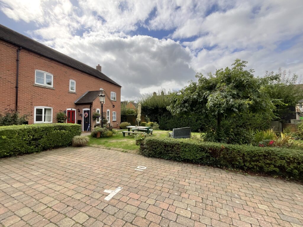 Millers Gate, Stone, ST15