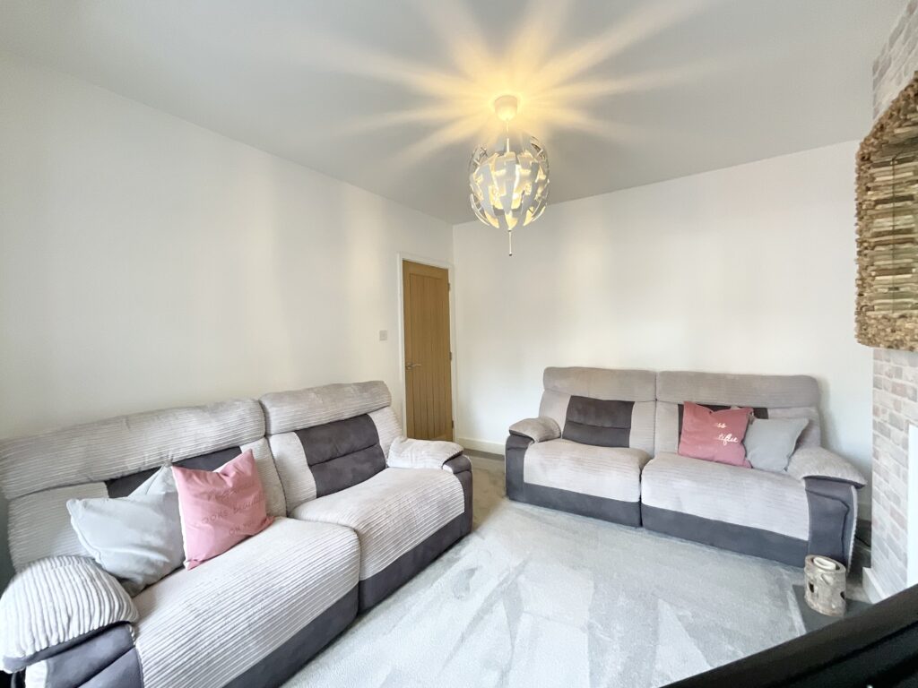 Queensville Avenue, Stafford, ST17