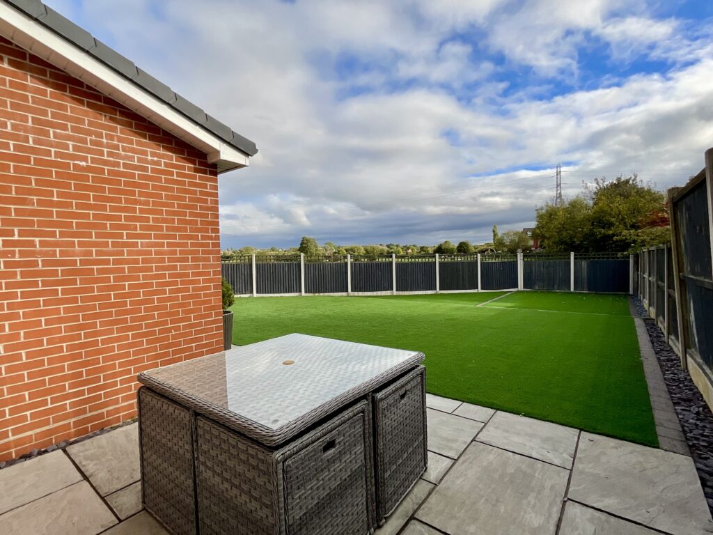Queensville Avenue, Stafford, ST17